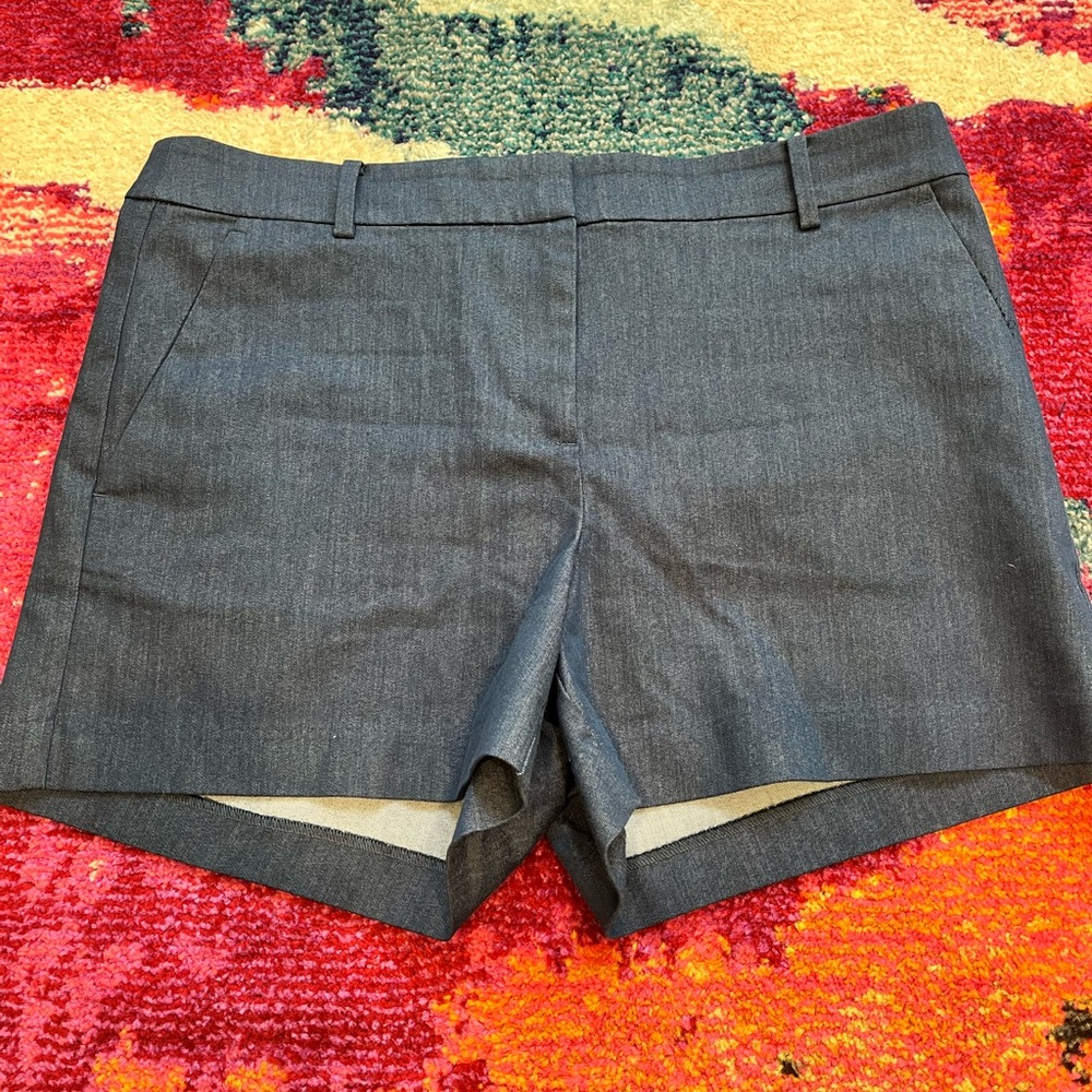 Loft Riviera Short - Size 10